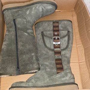 Ugg w retro cargo 1895 w/ BTOL size 6 is women’s